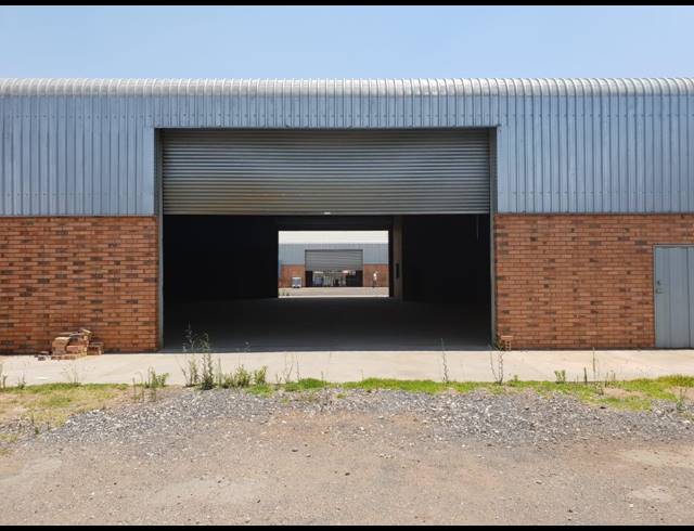 525M² WAREHOUSE TO LET IN BRENTWOOD PARK